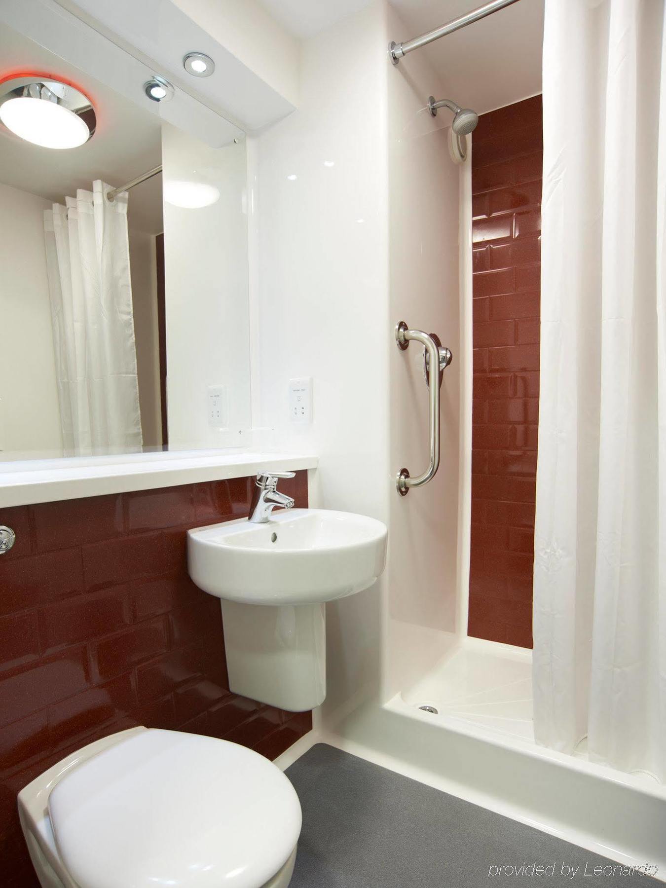 Ibis Budget London Heathrow Central Cranford Εξωτερικό φωτογραφία
